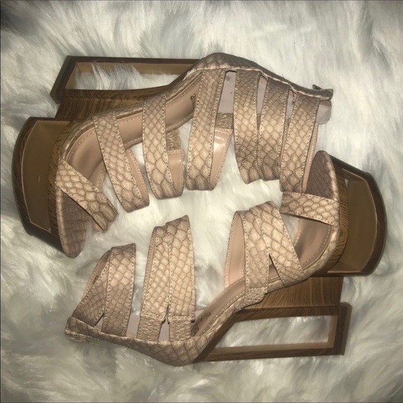 COPY - Brand new heels - Picture 4 of 5